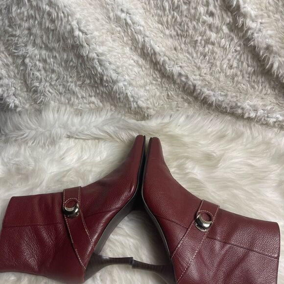 Colin Stuart leather Red Burgundy ankle boots 3”heels silver tone accent SZ11 - Picture 7 of 12